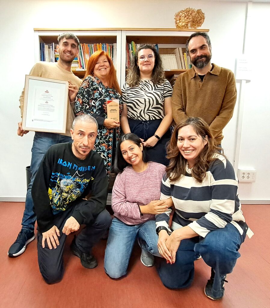 Escuela de Español premio fedele equipo docente 898x1024 1